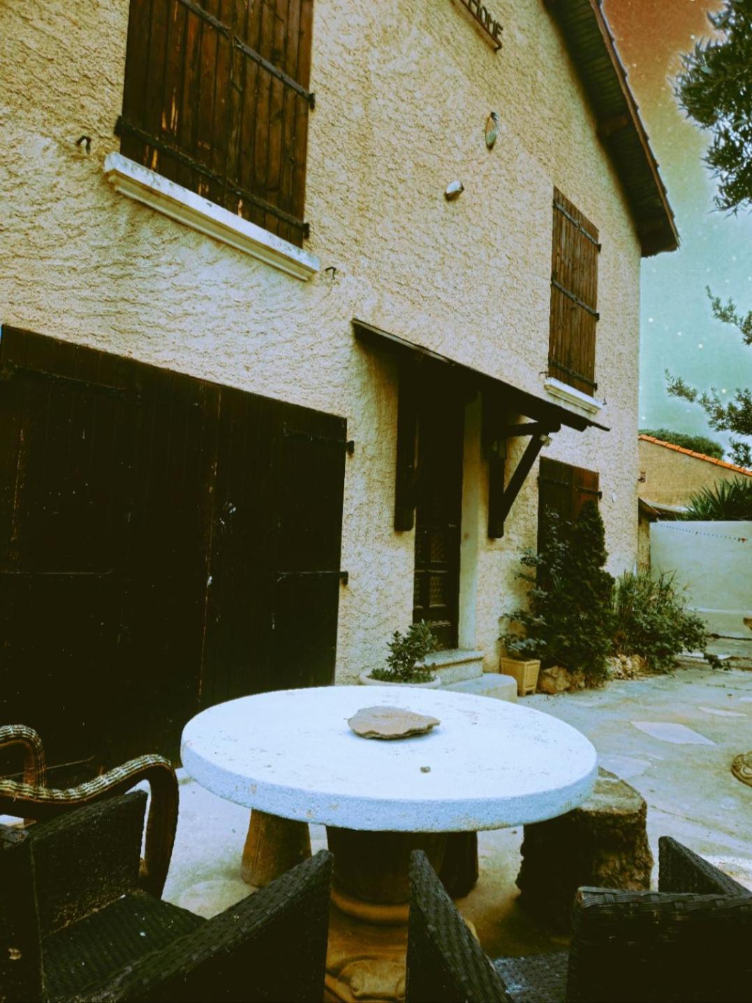 Bed and Breakfast Av De Bordeaux Нарбонна Номер фото